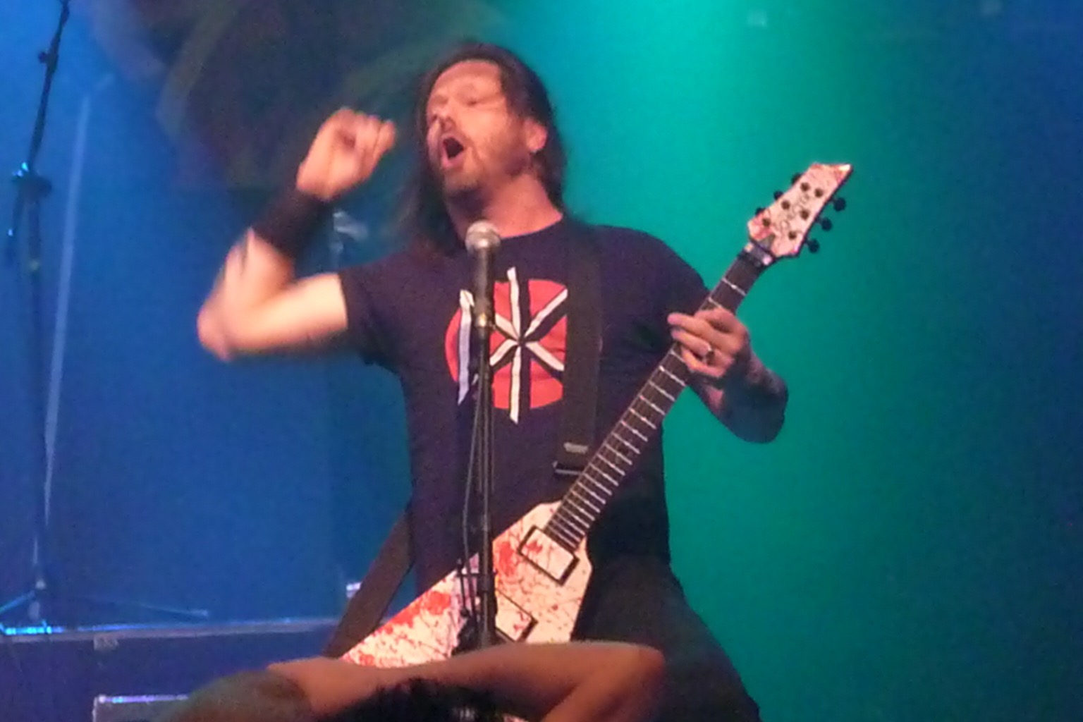 Gary Holt of Exodus performing live